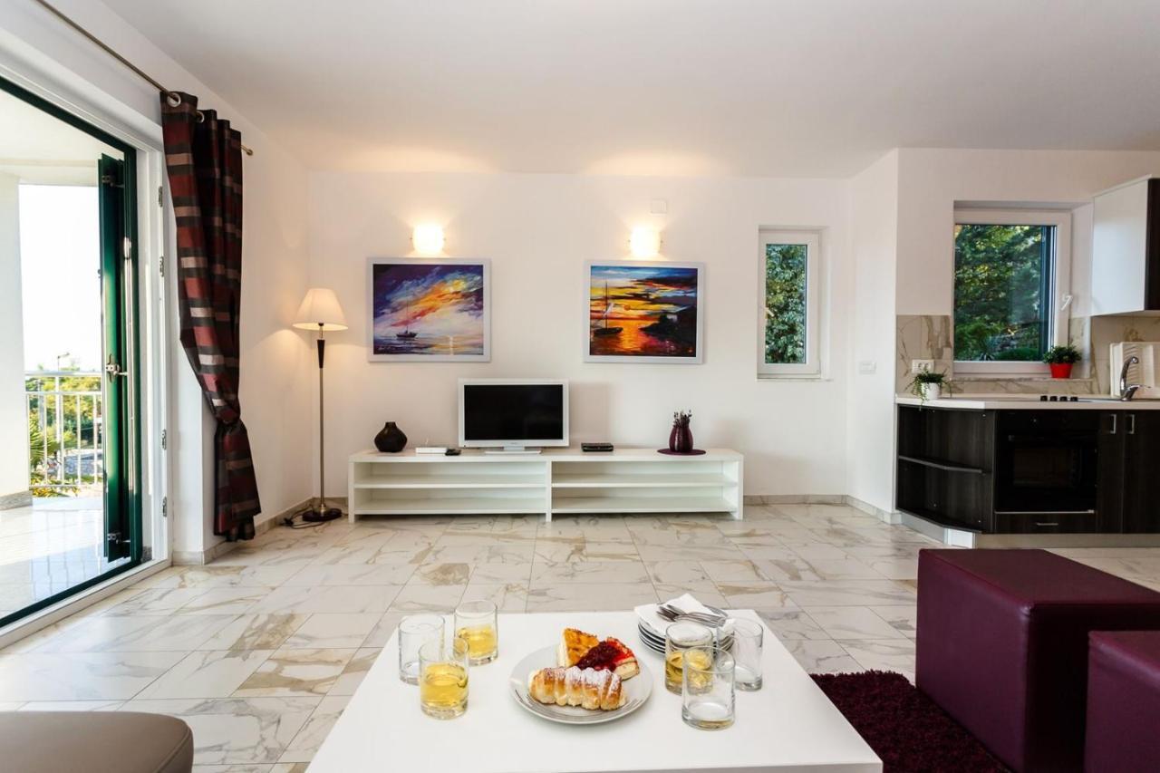Apartments Adria Malinska Ngoại thất bức ảnh