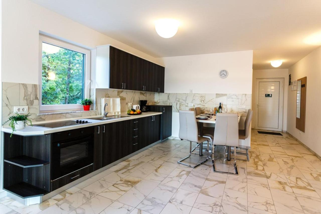 Apartments Adria Malinska Ngoại thất bức ảnh