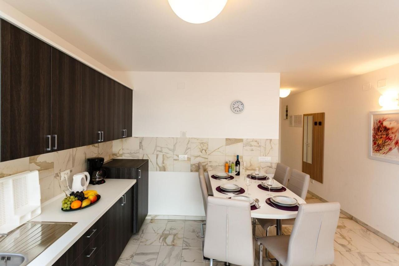 Apartments Adria Malinska Ngoại thất bức ảnh
